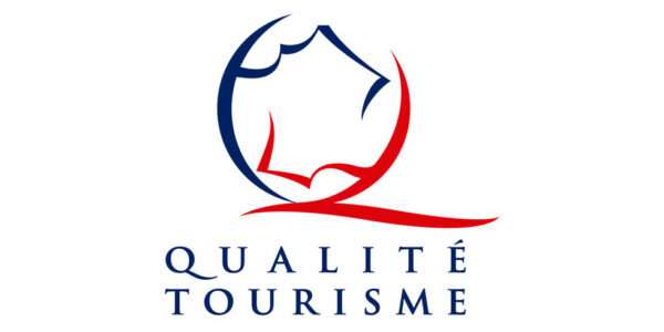 Notre Service Haut De Gamme De Mise à Disposition De Véhicules Avec Chauffeurs En France à Obtenu La Certificatio Qualité Tourisme®, Distinguant Les Exploitants De Licence VTC Délivrant Un Service De Qualité Supérieur Des Autres Exploitants Plus Standard.